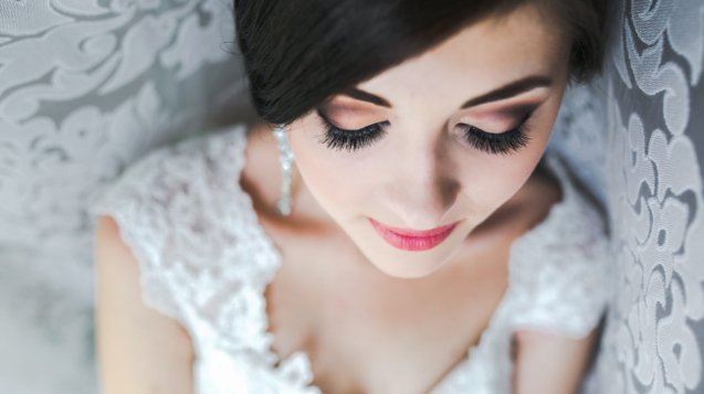 Morning portrait of a beautiful bride with great day light.