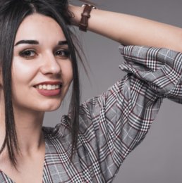 smiling-woman-making-hairdo